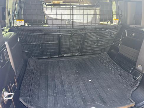 Used 2023 Land Rover Defender 110 X-Dynamic SE image 9