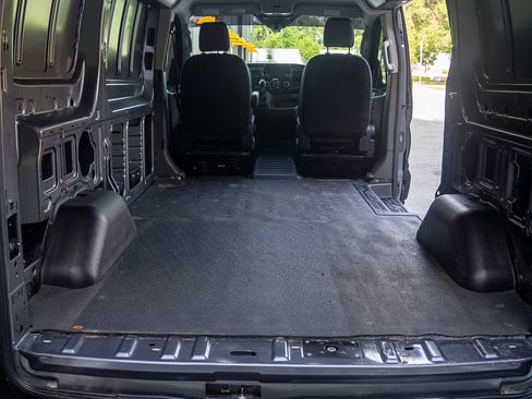 Used 2022 Ford Transit 150 Low Roof RWD image 11