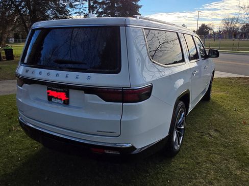 Used 2023 Jeep Wagoneer L Series III w/ Premium Group I image 8