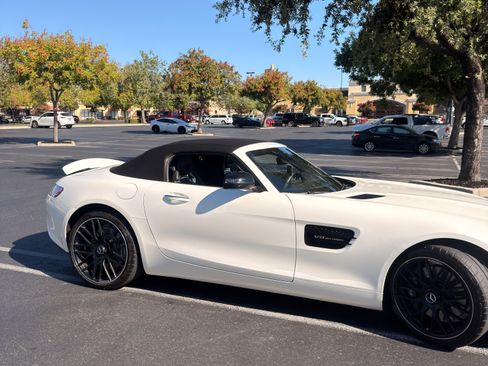 Used 2019 Mercedes-Benz AMG GT Roadster image 17
