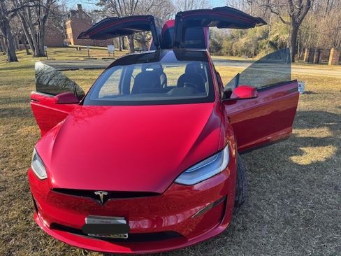 Used 2022 Tesla Model X Plaid image 1