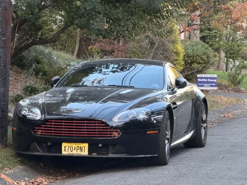 Used 2013 Aston Martin V8 Vantage Coupe image 12