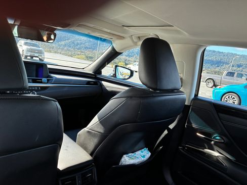 Used 2020 Lexus ES 350 w/ Premium Package image 16