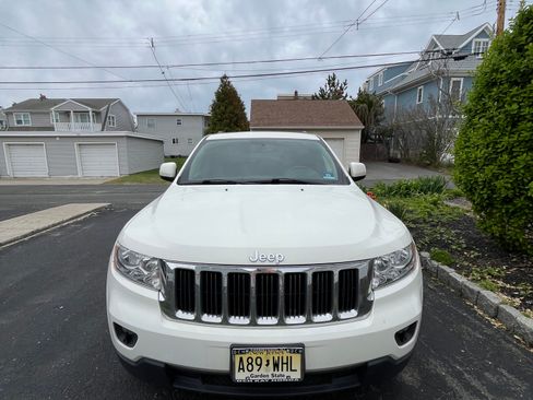 Used 2012 Jeep Grand Cherokee Laredo w/ Laredo E Group AWD/4WD image 17