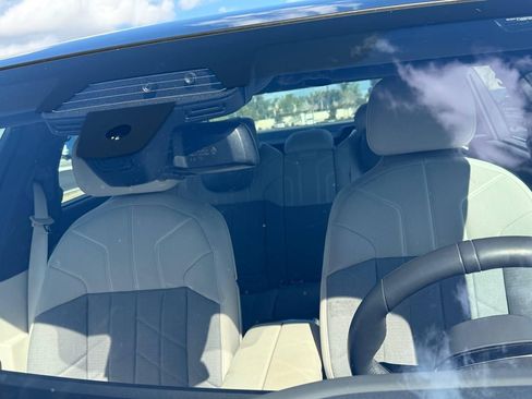 Used 2023 BMW 760i xDrive image 6