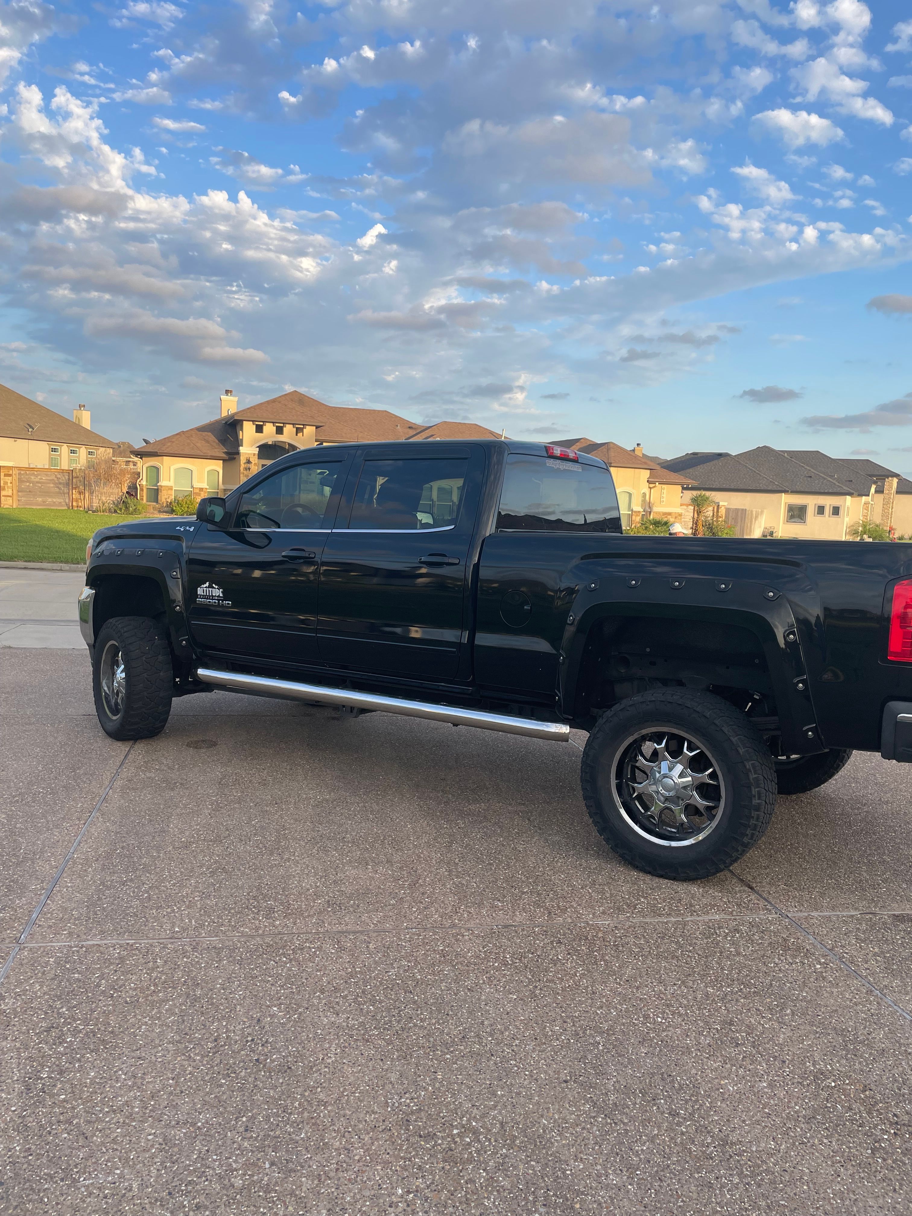 Used 2015 GMC Sierra 2500 SLE w/ SLE Preferred Package AWD/4WD image 9