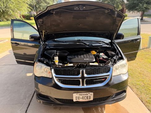 Used 2014 Dodge Grand Caravan SXT FWD image 5
