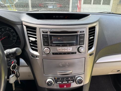 Used 2013 Subaru Outback 2.5i Premium w/ All-Weather Pkg AWD/4WD image 16