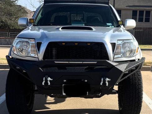 Used 2005 Toyota Tacoma PreRunner image 2