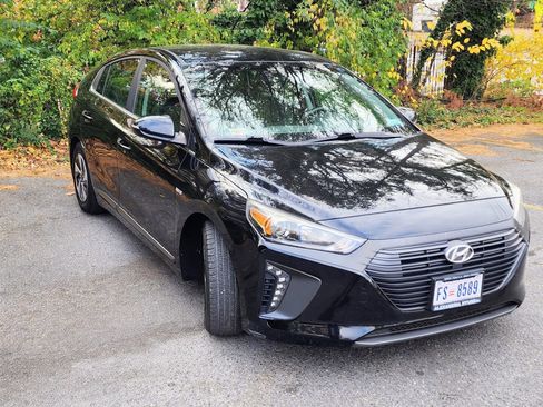 Used 2017 Hyundai Ioniq SEL image 8