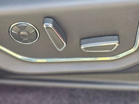 Used 2016 Ford F150 Platinum w/ Equipment Group 701A Luxury image 23