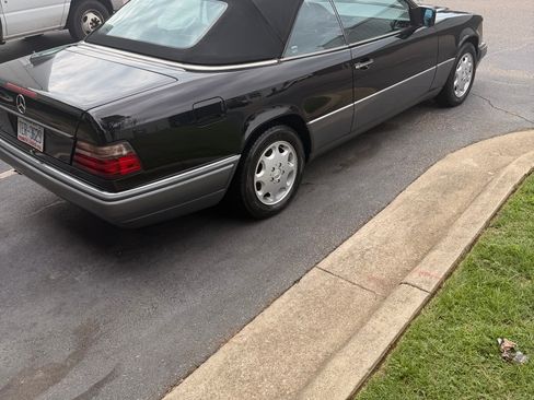 Used 1994 Mercedes-Benz E 320 Convertible image 2