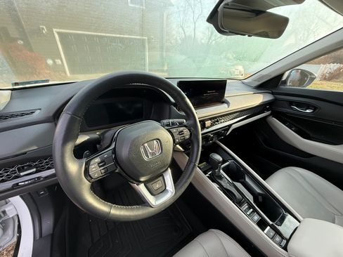 Used 2025 Honda Accord Touring image 12