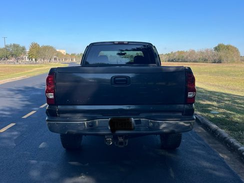 Used 2004 Chevrolet Silverado 2500 LS w/ Heavy-Duty Power Package image 5