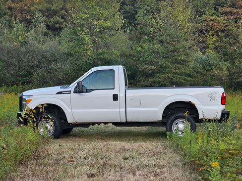 Used 2014 Ford F250 XL w/ Power Equipment Group image 8