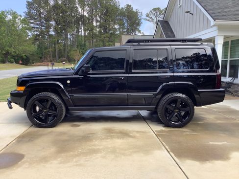 Used 2008 Jeep Commander Sport image 5