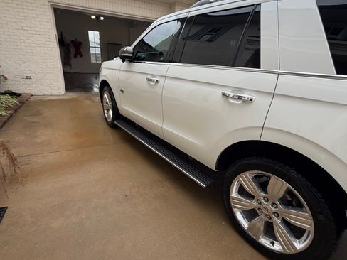 Used 2024 Ford Expedition King Ranch image 4