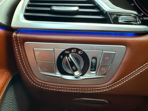 Used 2020 BMW M760i xDrive w/ Luxury Rear Seating Package image 20