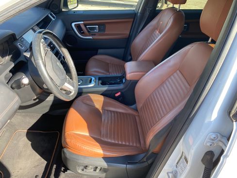 Used 2017 Land Rover Discovery Sport HSE Luxury image 2