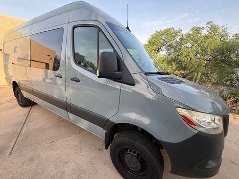 Used 2019 Mercedes-Benz Sprinter 2500 image 2