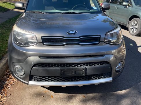 Used 2017 Kia Soul + image 1