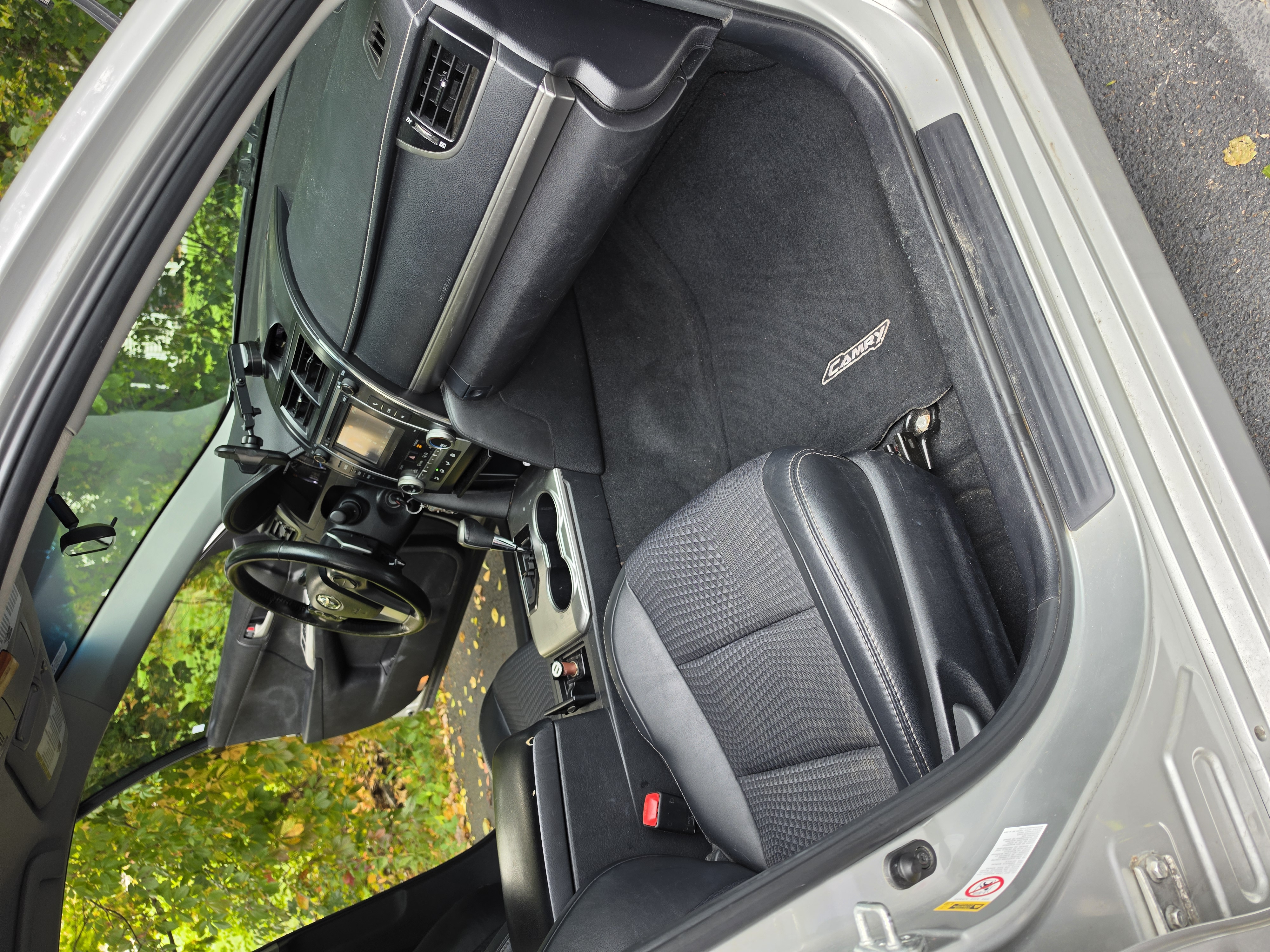 Used 2012 Toyota Camry SE FWD image 8