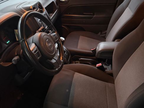 Used 2011 Jeep Patriot Latitude AWD/4WD image 10