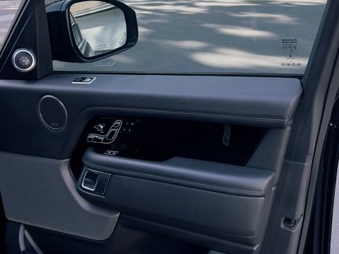 Used 2022 Land Rover Range Rover P525 Westminster Edition image 11