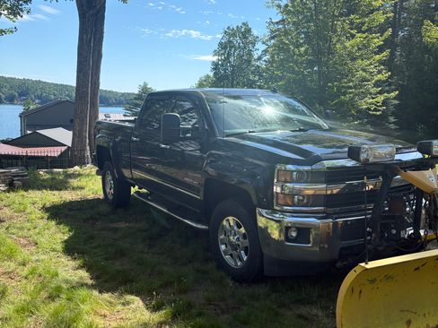 Used 2015 Chevrolet Silverado 2500 LTZ w/ Duramax Plus Package AWD/4WD image 13