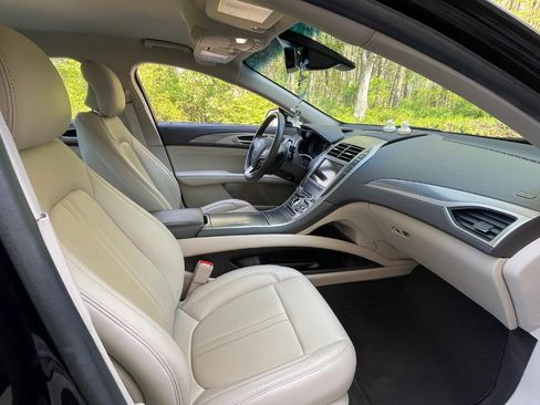 Used 2019 Lincoln MKZ Premiere image 8