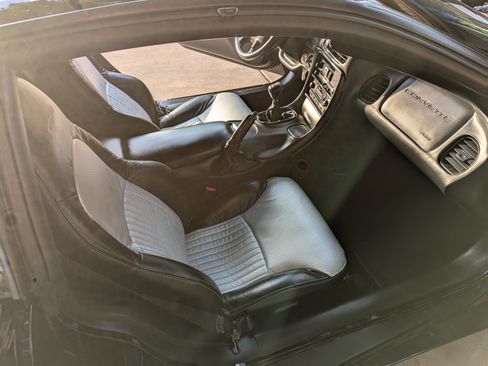 Used 2002 Chevrolet Corvette Z06 w/ Memory Pkg image 18