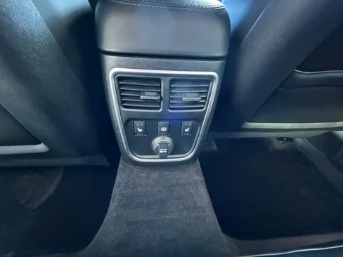 Used 2011 Chrysler 300 C AWD/4WD image 9