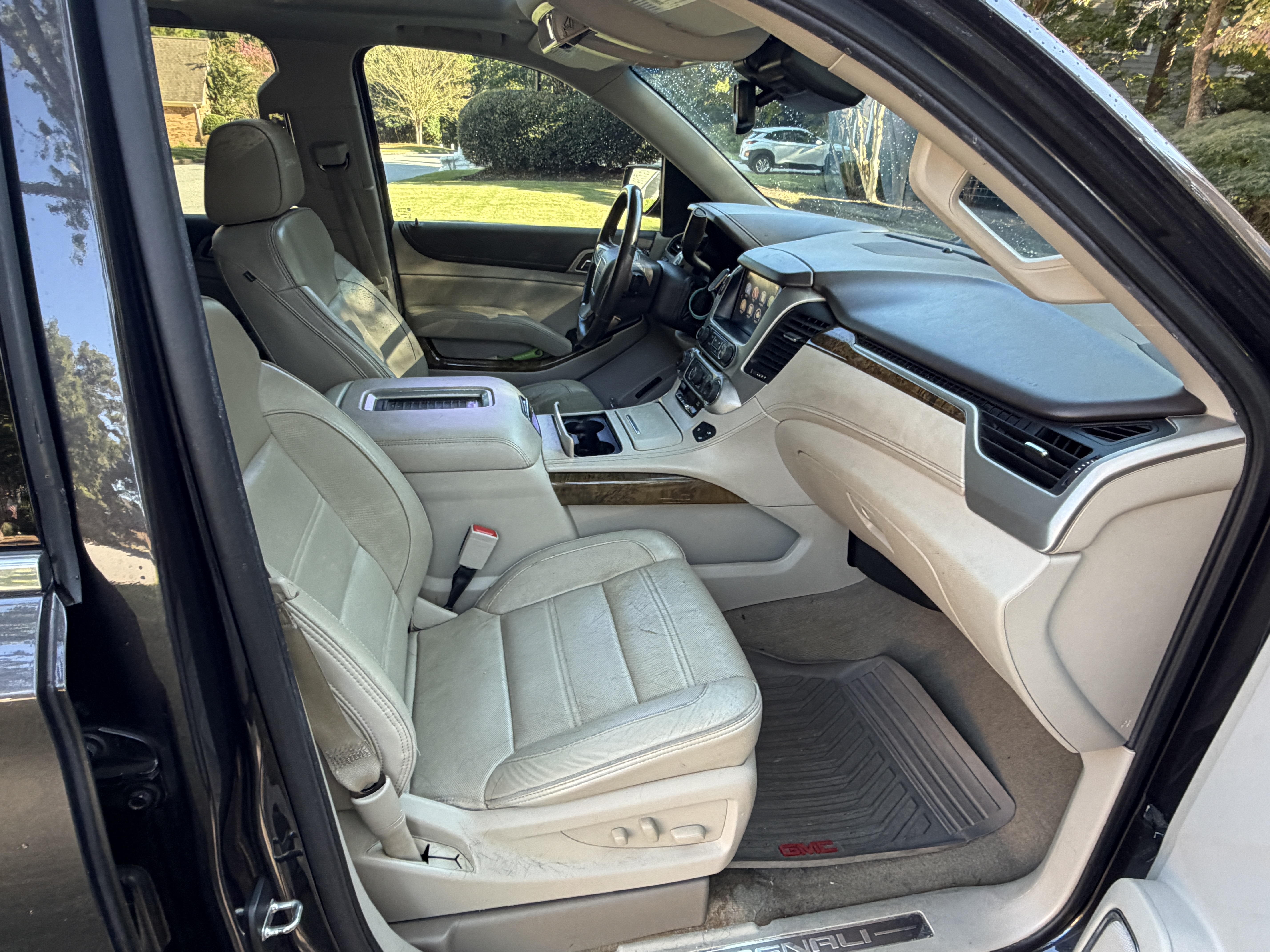 Used 2016 GMC Yukon XL Denali w/ Open Road Package AWD/4WD image 14