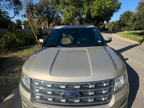 Used 2017 Ford Explorer Limited image 4