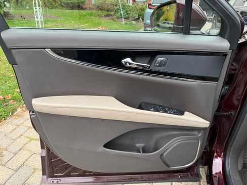 Used 2022 Lincoln Nautilus Reserve image 11