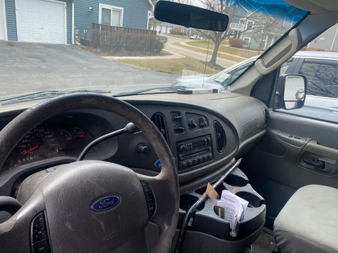 Used 2006 Ford E-250 and Econoline 250 image 2