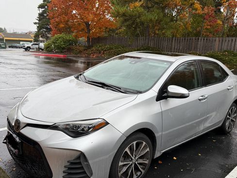 Used 2019 Toyota Corolla SE image 2