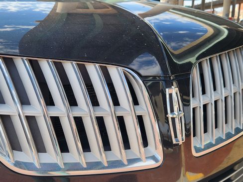 Used 2011 Lincoln MKT AWD w/ 101A Rapid Spec Order Code image 4