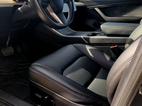 Used 2019 Tesla Model 3 Standard Range Plus image 17