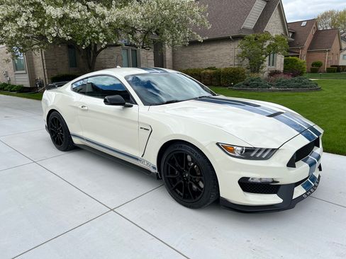 Used 2020 Ford Mustang Shelby GT350 w/ Technology Package RWD image 6