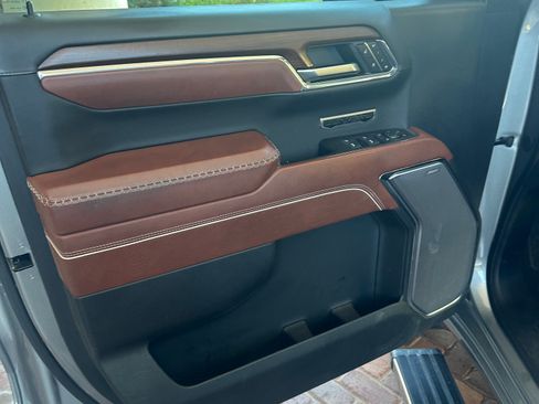 Used 2024 GMC Sierra 1500 Denali Ultimate image 9