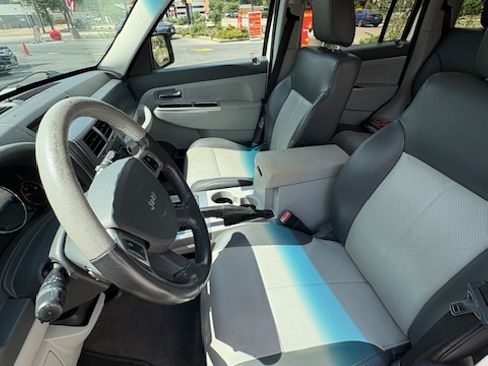 Used 2008 Jeep Liberty Limited w/ Premium Group II image 11