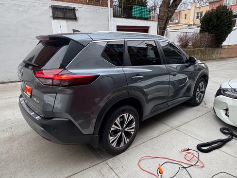 Used 2022 Nissan Rogue SV w/ SV Premium Package image 4