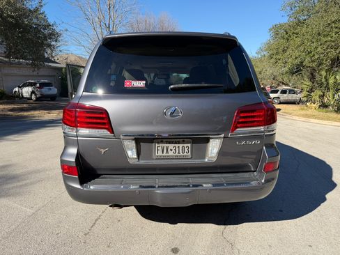 Used 2013 Lexus LX 570 4WD w/ Luxury Pkg image 5