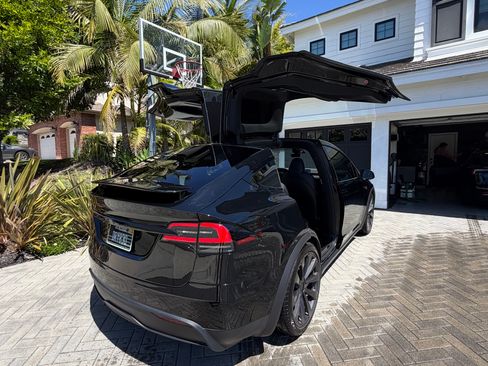 Used 2022 Tesla Model X image 12