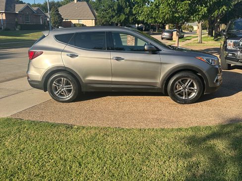 Used 2018 Hyundai Santa Fe Sport w/ 2.4L Value Package 02 FWD image 15