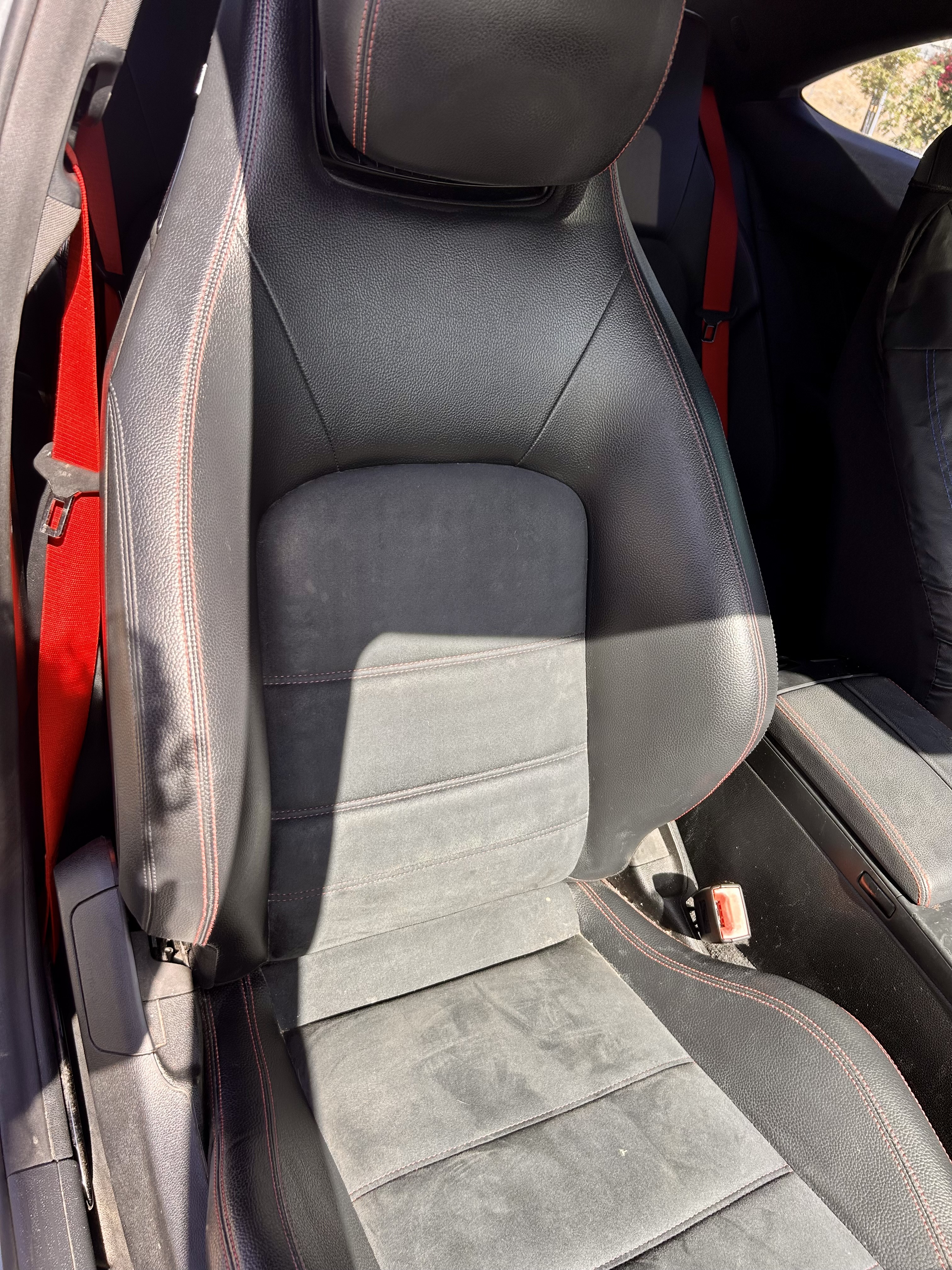 Used 2013 Mercedes-Benz C 250 Coupe image 8