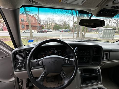 Used 2004 Chevrolet Tahoe LS w/ Preferred Equipment Group image 9