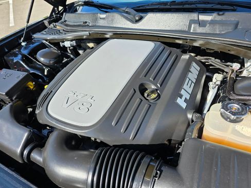 Used 2017 Dodge Challenger R/T RWD image 8