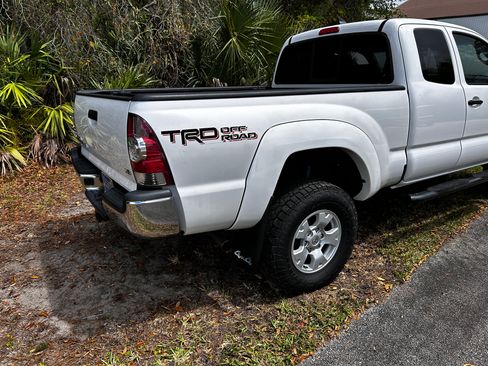 Used 2015 Toyota Tacoma 4x4 Access Cab V6 w/ TRD Off-Road Package image 9